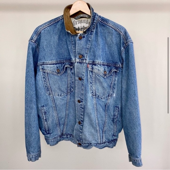 Vintage Levi’s medium-wash denim jacket with a leather collar. 💙 - Picture 2 of 9